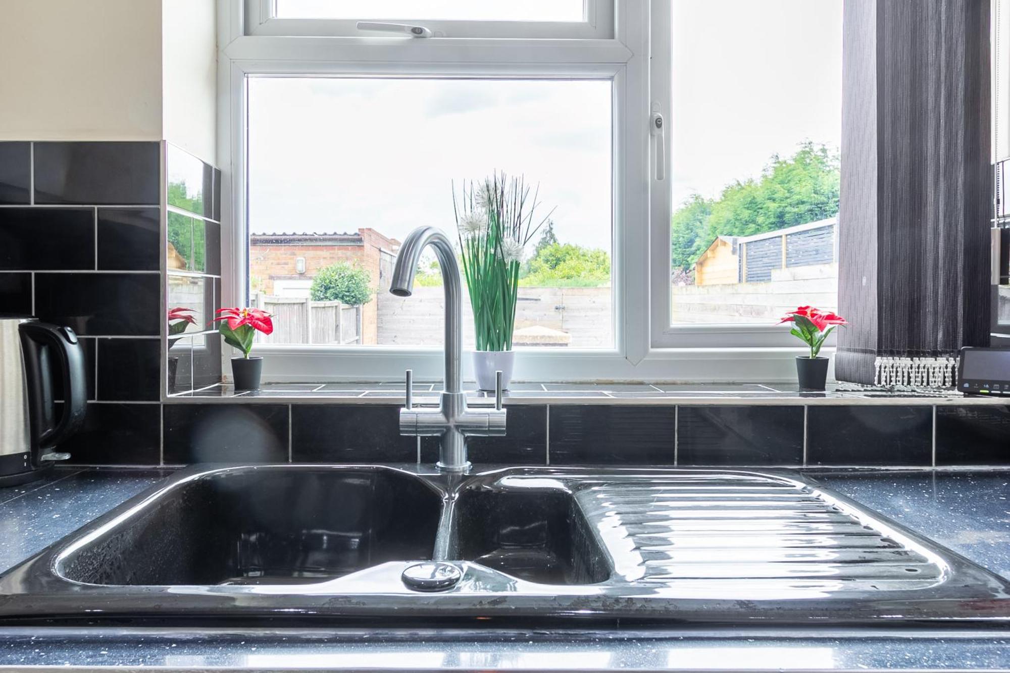 Апартаменты Bathway House - Free Secured Parking And Wifi Ковентри Экстерьер фото