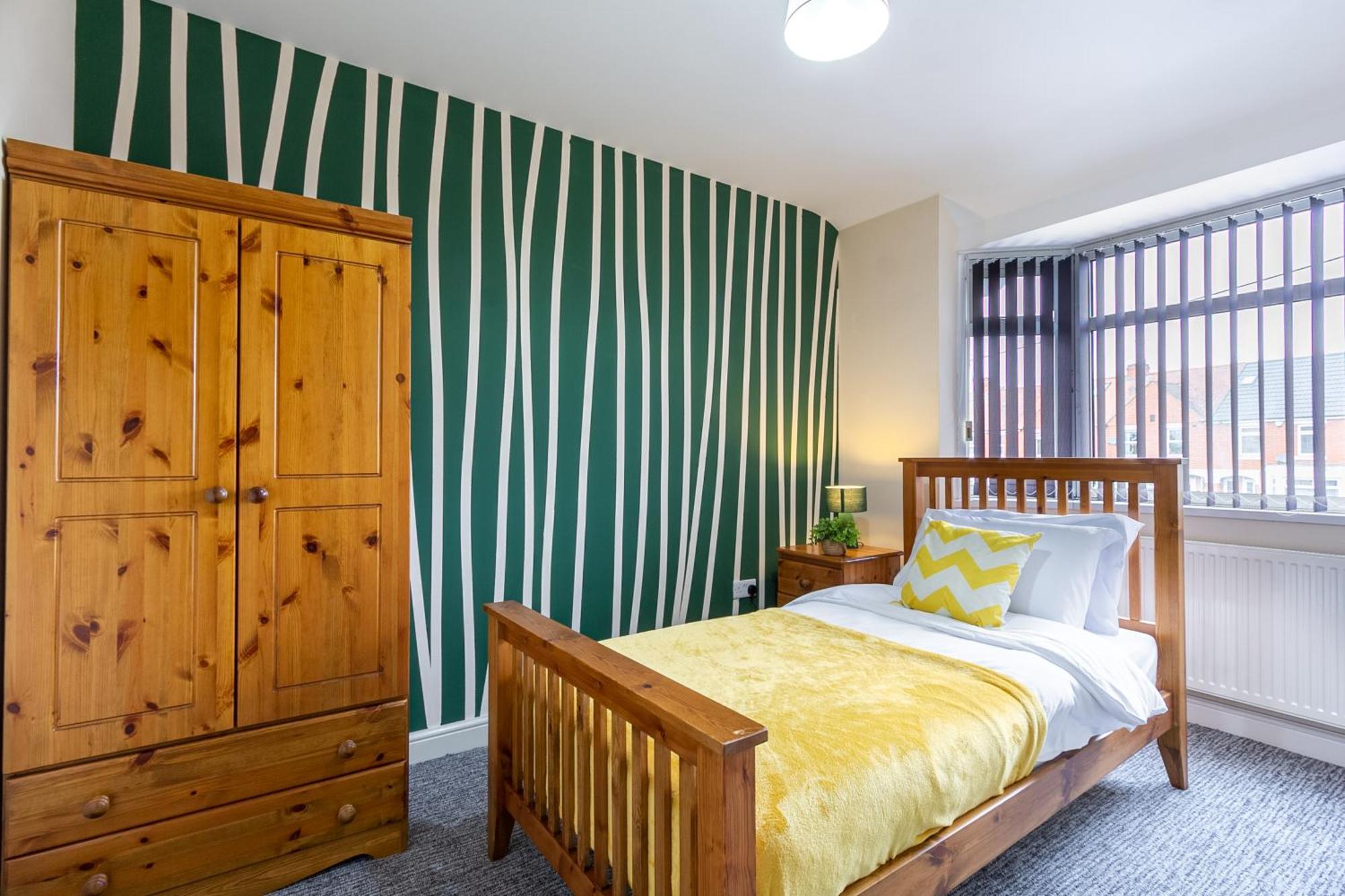 Апартаменты Bathway House - Free Secured Parking And Wifi Ковентри Экстерьер фото