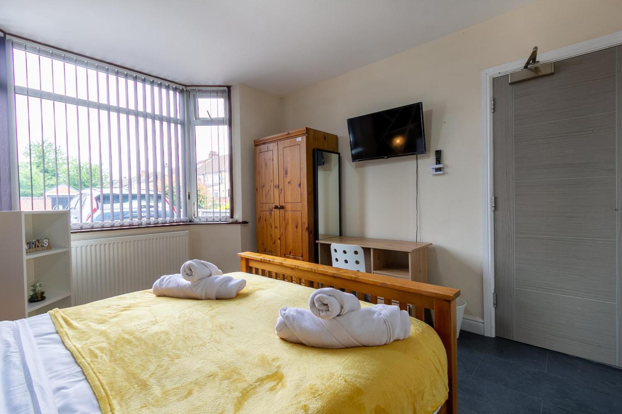 Апартаменты Bathway House - Free Secured Parking And Wifi Ковентри Экстерьер фото