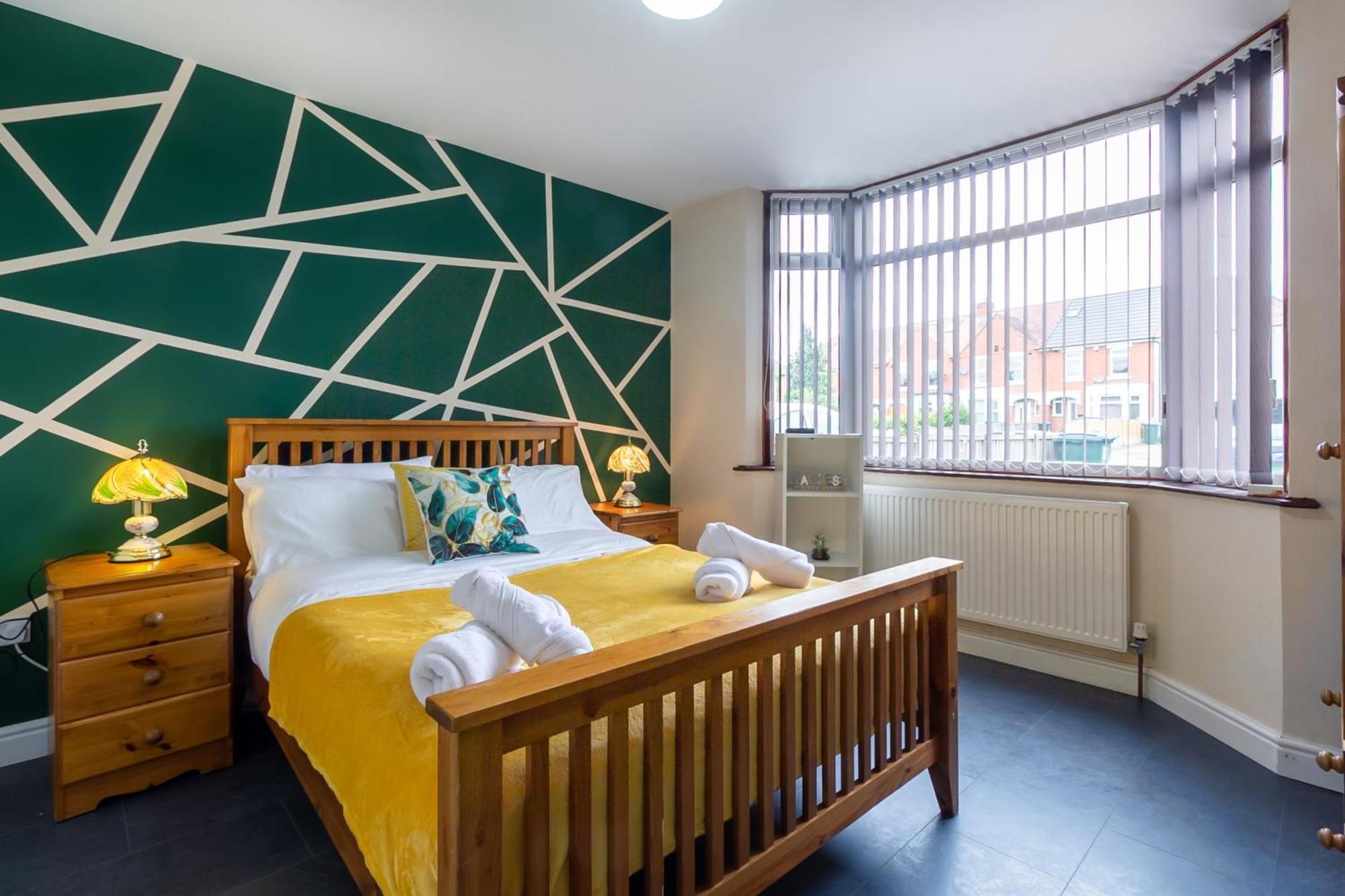 Апартаменты Bathway House - Free Secured Parking And Wifi Ковентри Экстерьер фото