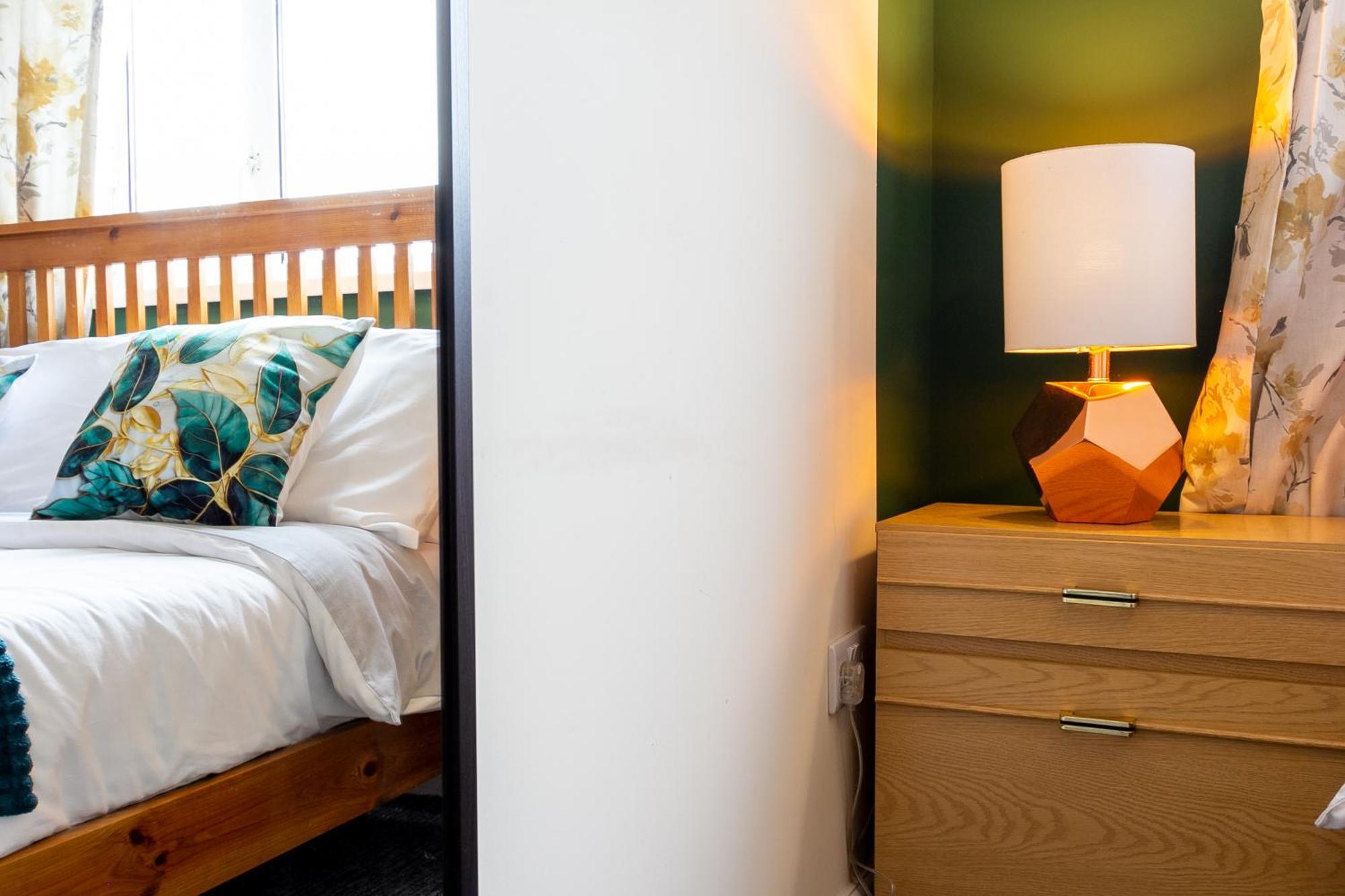 Апартаменты Bathway House - Free Secured Parking And Wifi Ковентри Экстерьер фото
