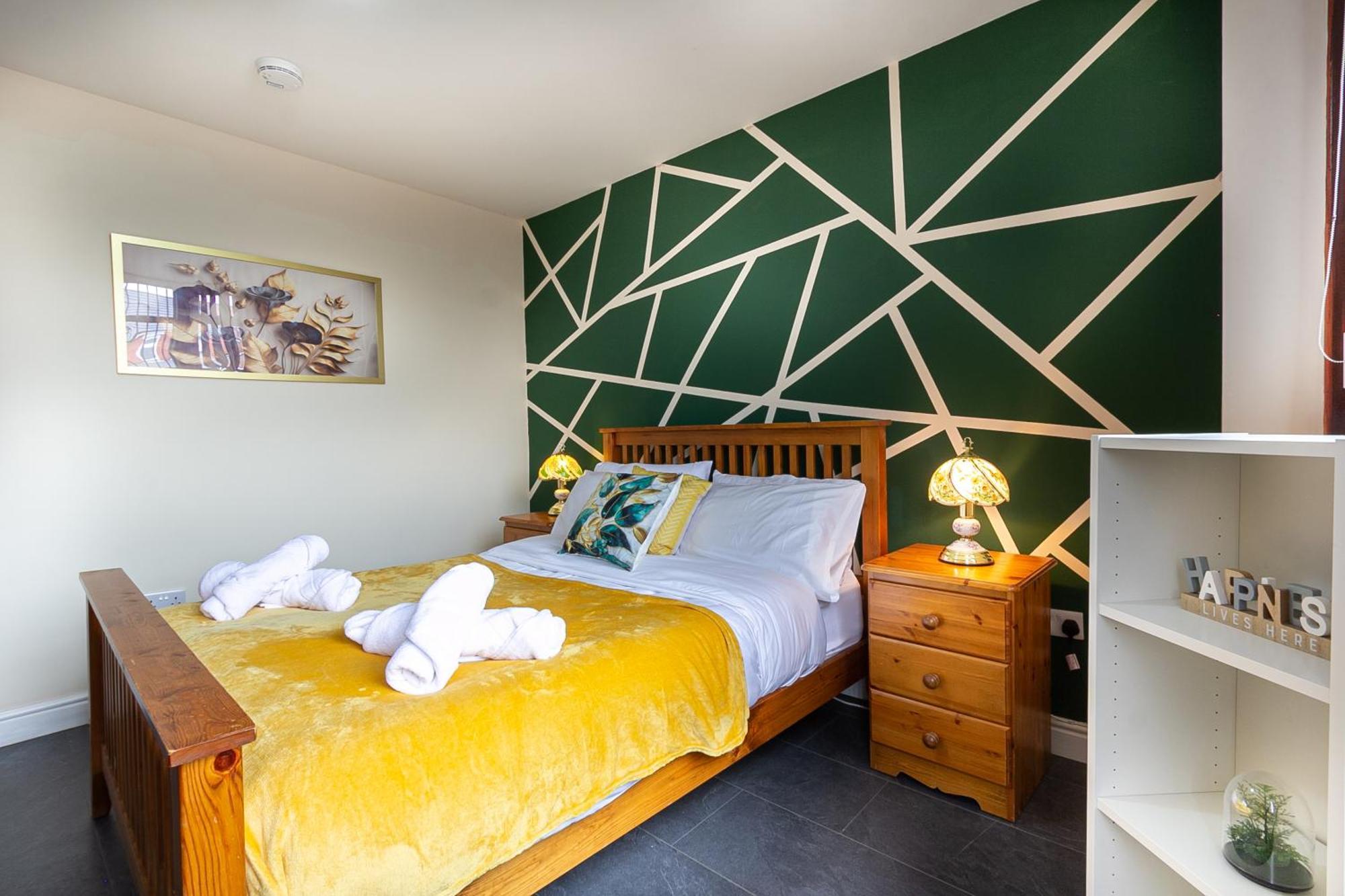 Апартаменты Bathway House - Free Secured Parking And Wifi Ковентри Экстерьер фото
