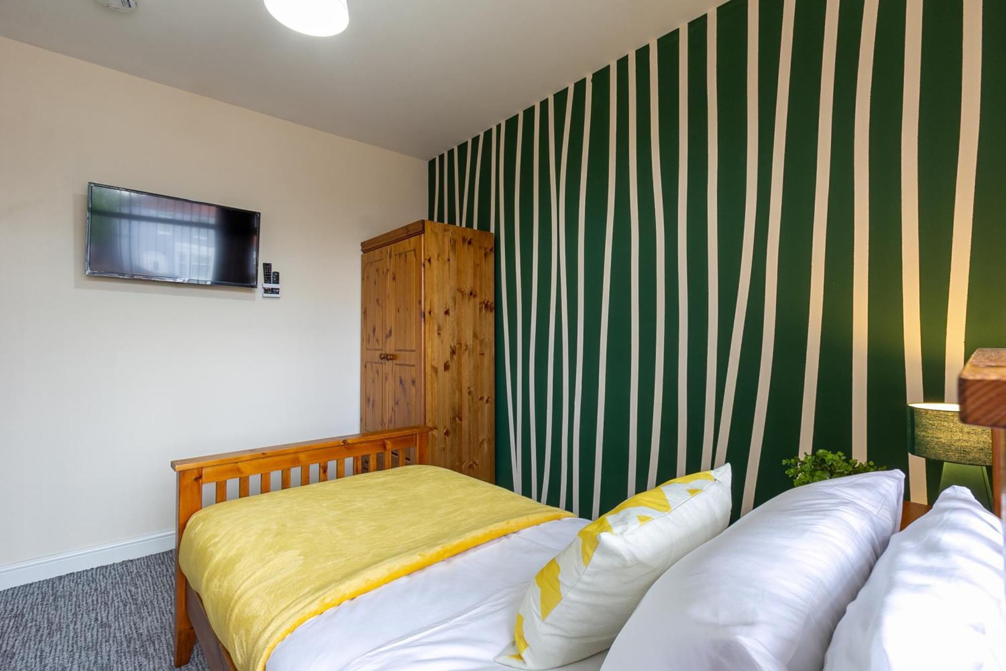Апартаменты Bathway House - Free Secured Parking And Wifi Ковентри Экстерьер фото