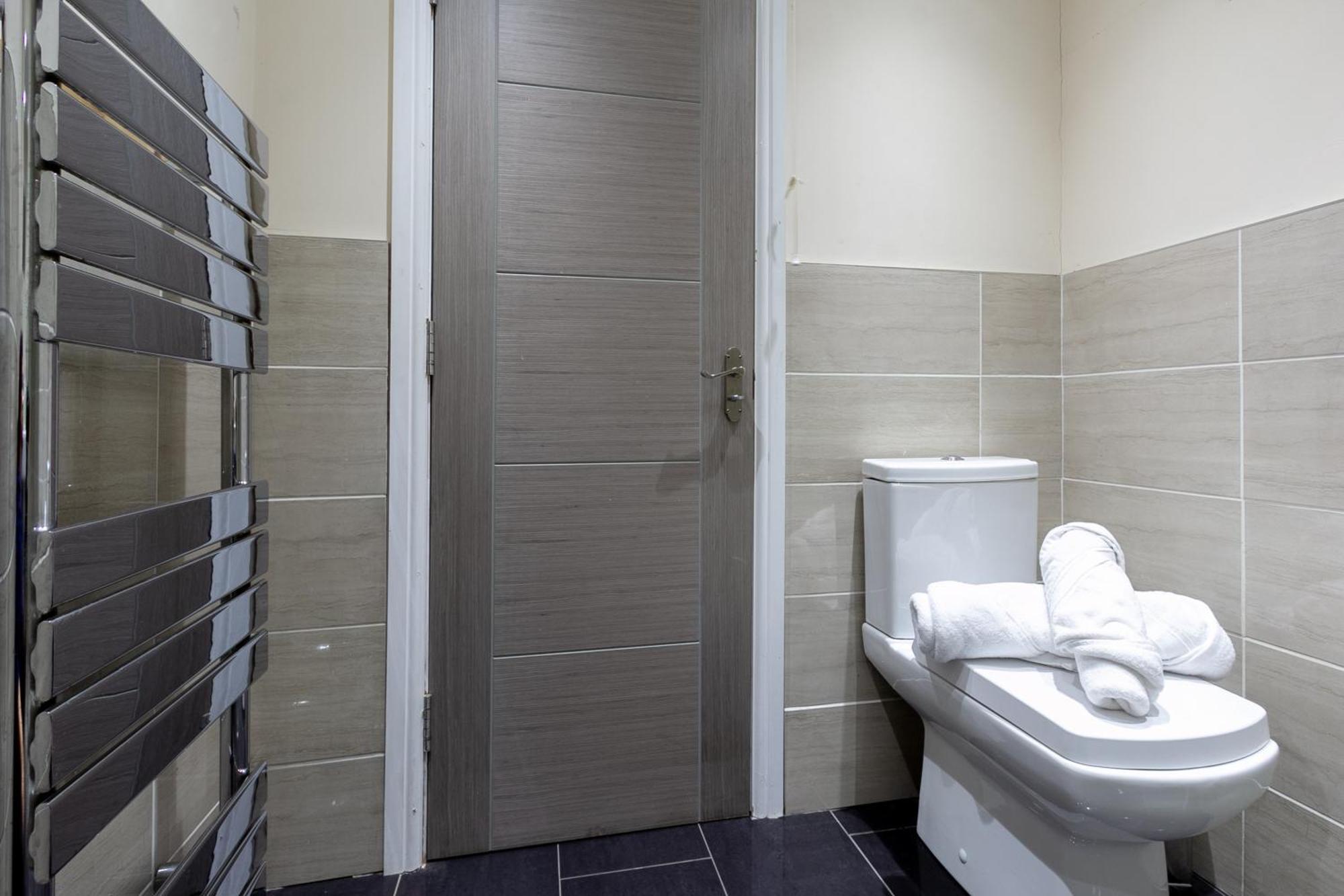 Апартаменты Bathway House - Free Secured Parking And Wifi Ковентри Экстерьер фото