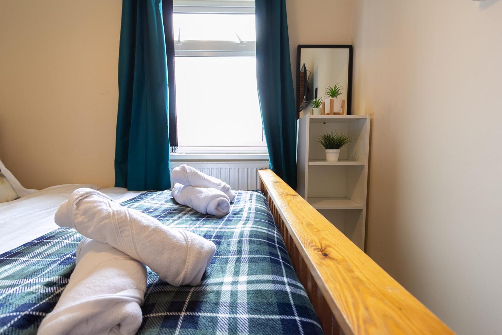 Апартаменты Bathway House - Free Secured Parking And Wifi Ковентри Экстерьер фото