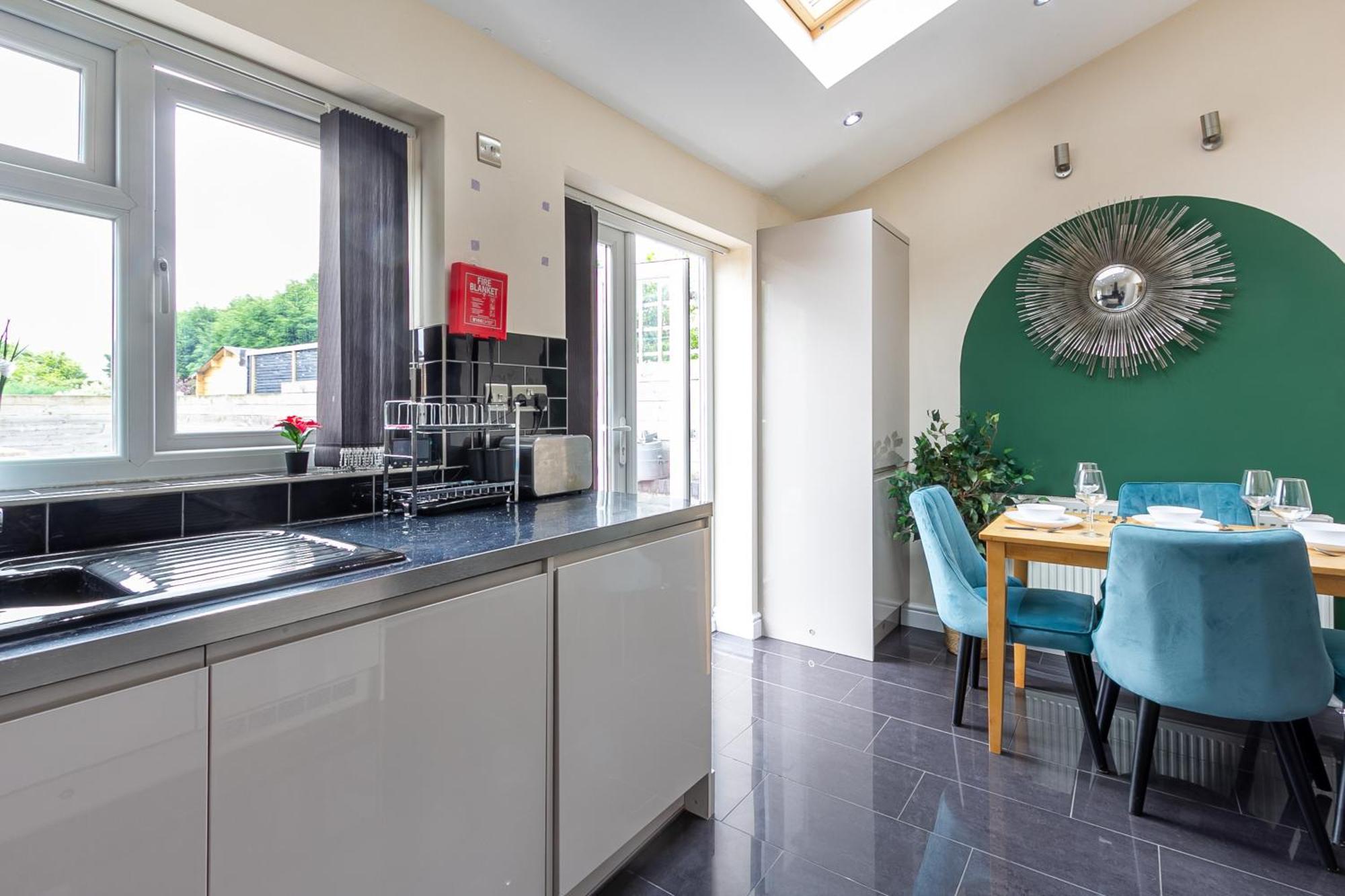 Апартаменты Bathway House - Free Secured Parking And Wifi Ковентри Экстерьер фото