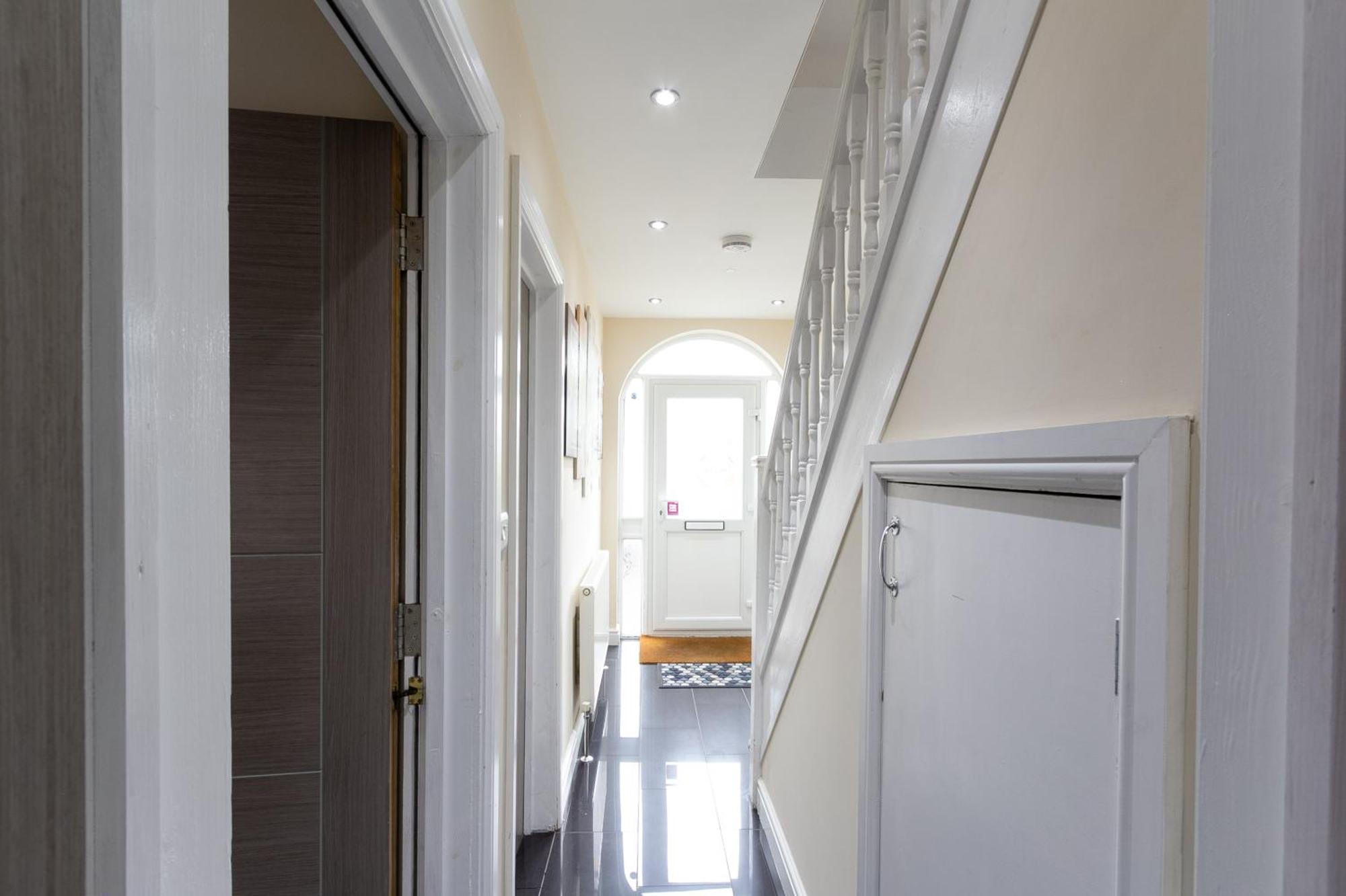 Апартаменты Bathway House - Free Secured Parking And Wifi Ковентри Экстерьер фото